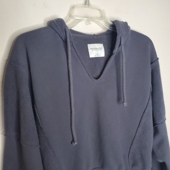 A&F Soft Gray Terry Split Neck Cropped Pullover Hooded Sweatshirt - Picture 4 of 8